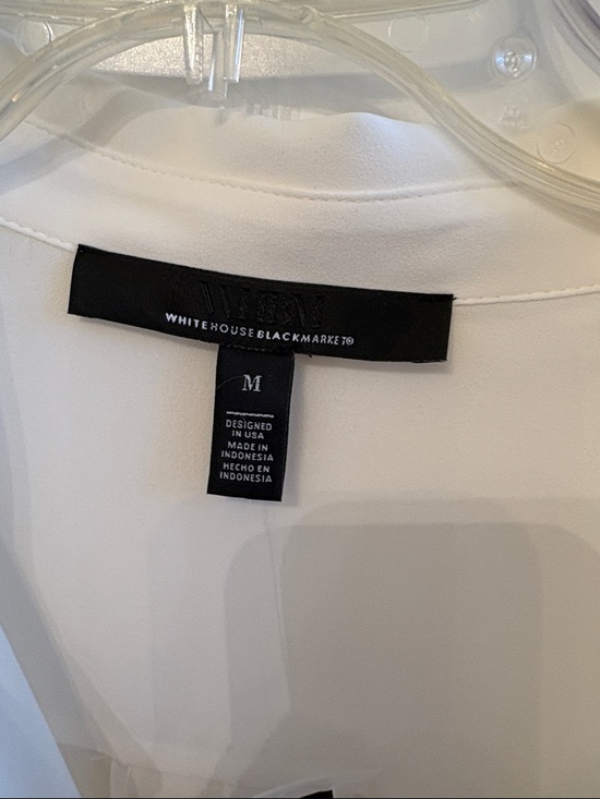NWT White House Black Market Long Sleeve V Neck Shirt Cream M - Picture 2 of 8